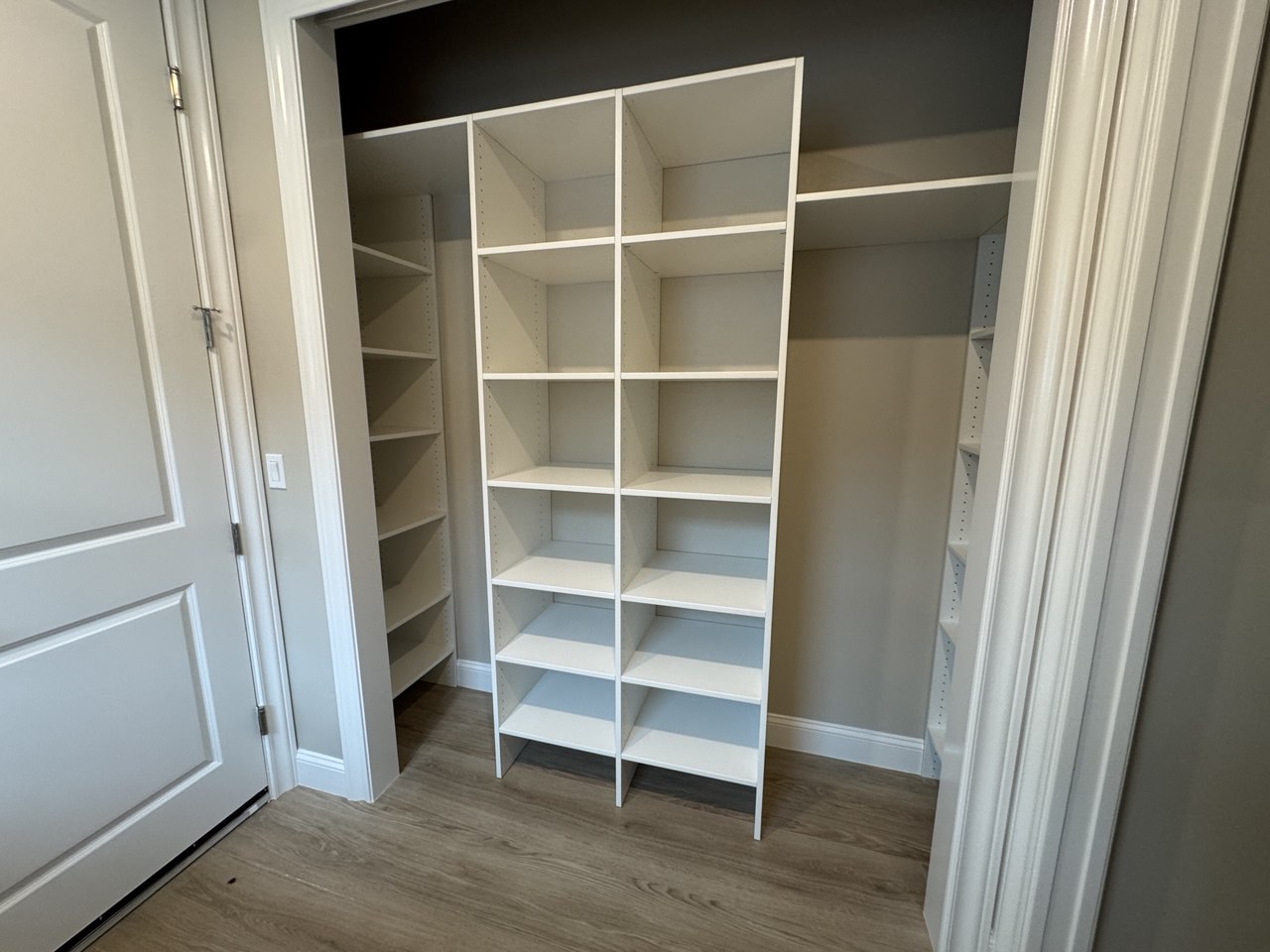 Reach-In Closet 5